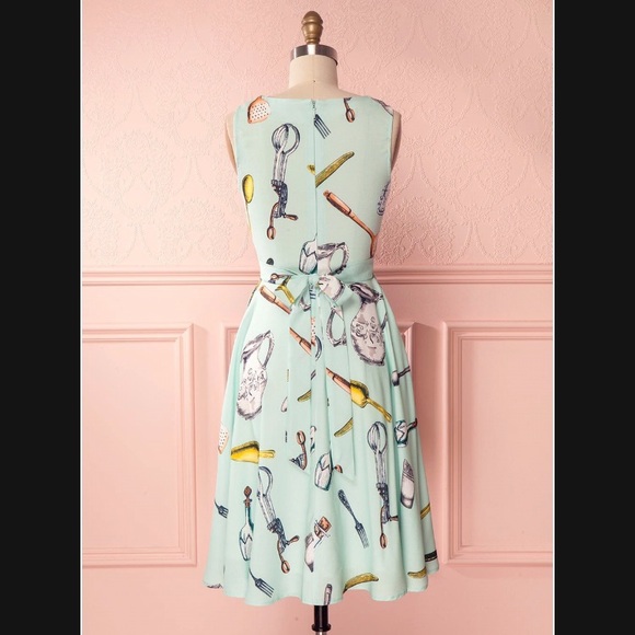 Vintage dress from 1861 🍓 - Picture 2 of 2